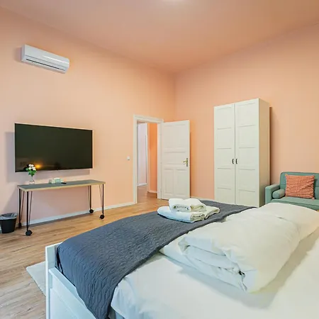 Apartment Baross 15 - New Stylish In The Center